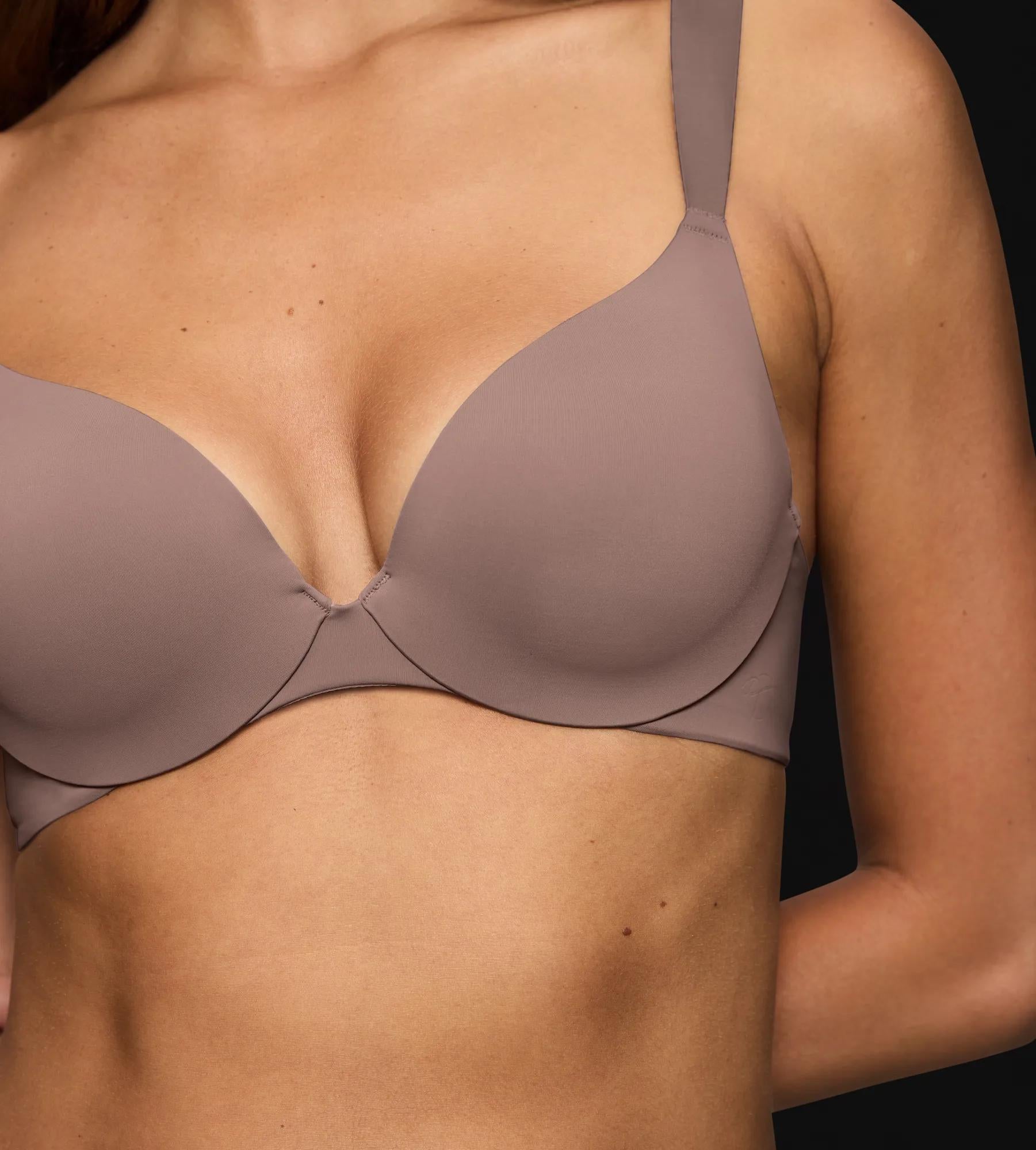 Body Make-Up Illusion wired padded bra showcasing deep cleavage effect for comfort and lift.