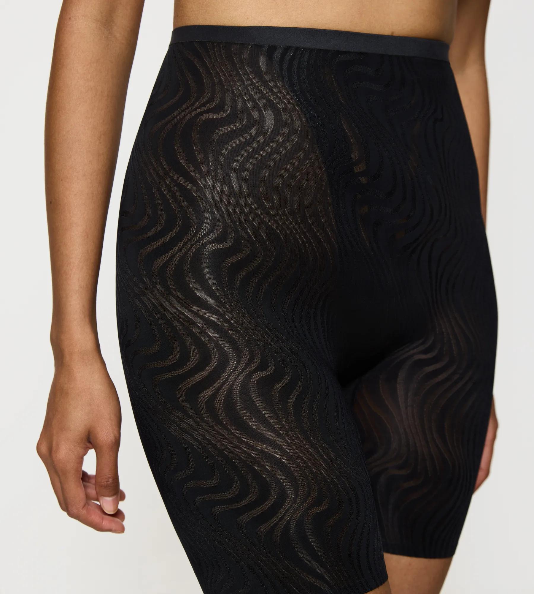 Triumph Shape Smart Ellipse body-shaping brief providing comfort and tummy control with an invisible look.