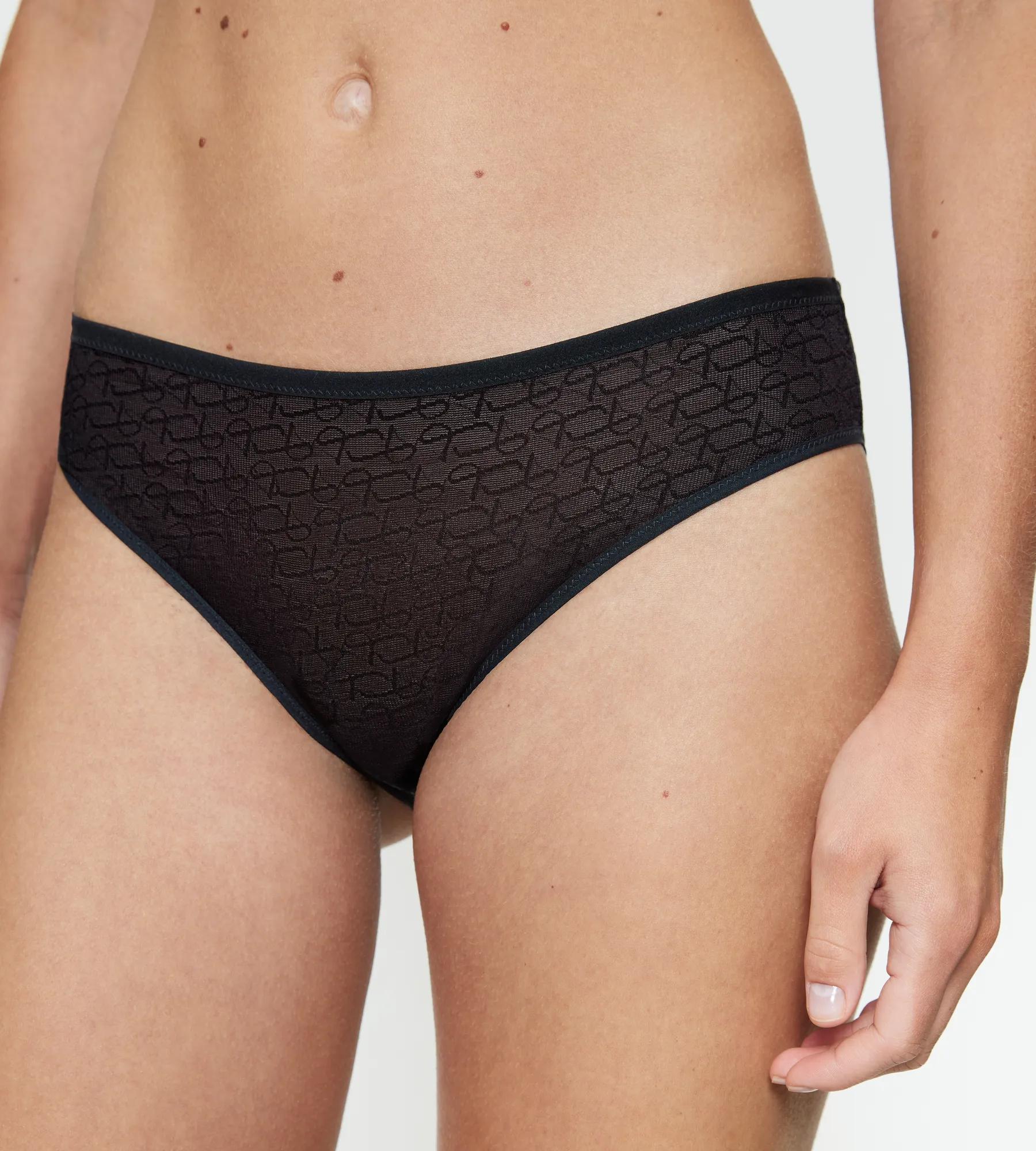 Triumph Signature Sheer medium-coverage brief featuring smooth lace design and flat waistband for discreet wear.