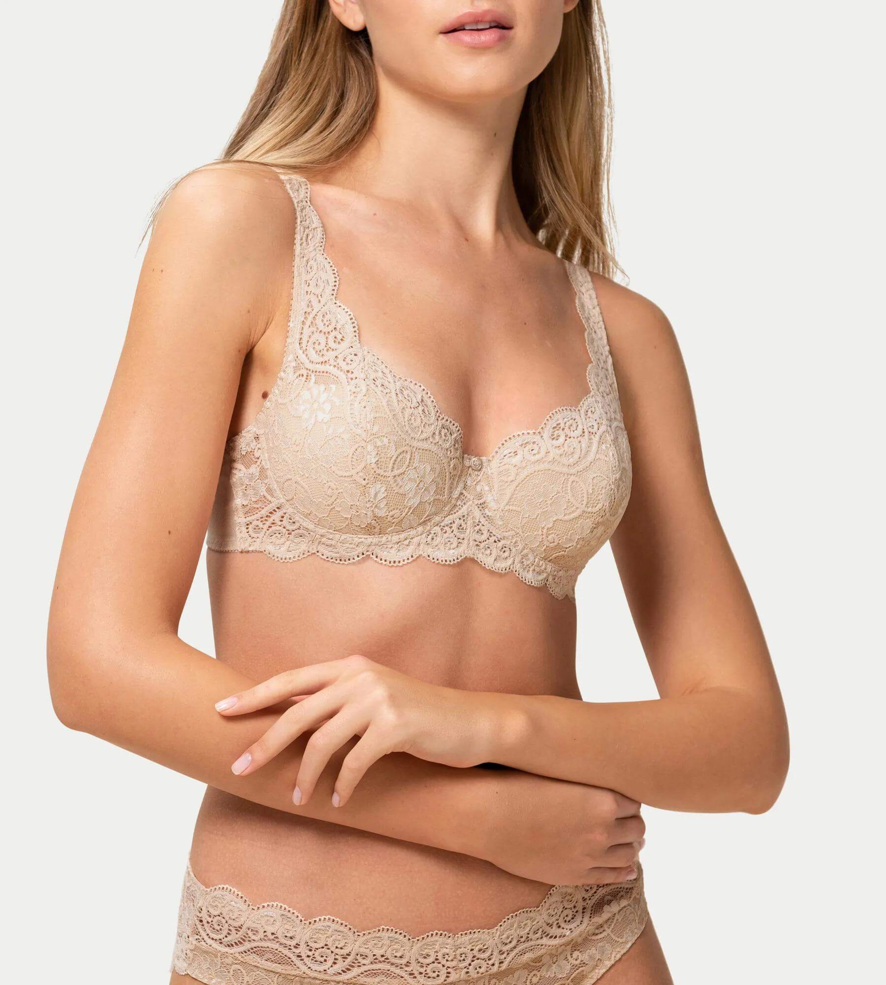 Amourette 300 skin vintage-look lace bra with floral embroidery and comfortable fit