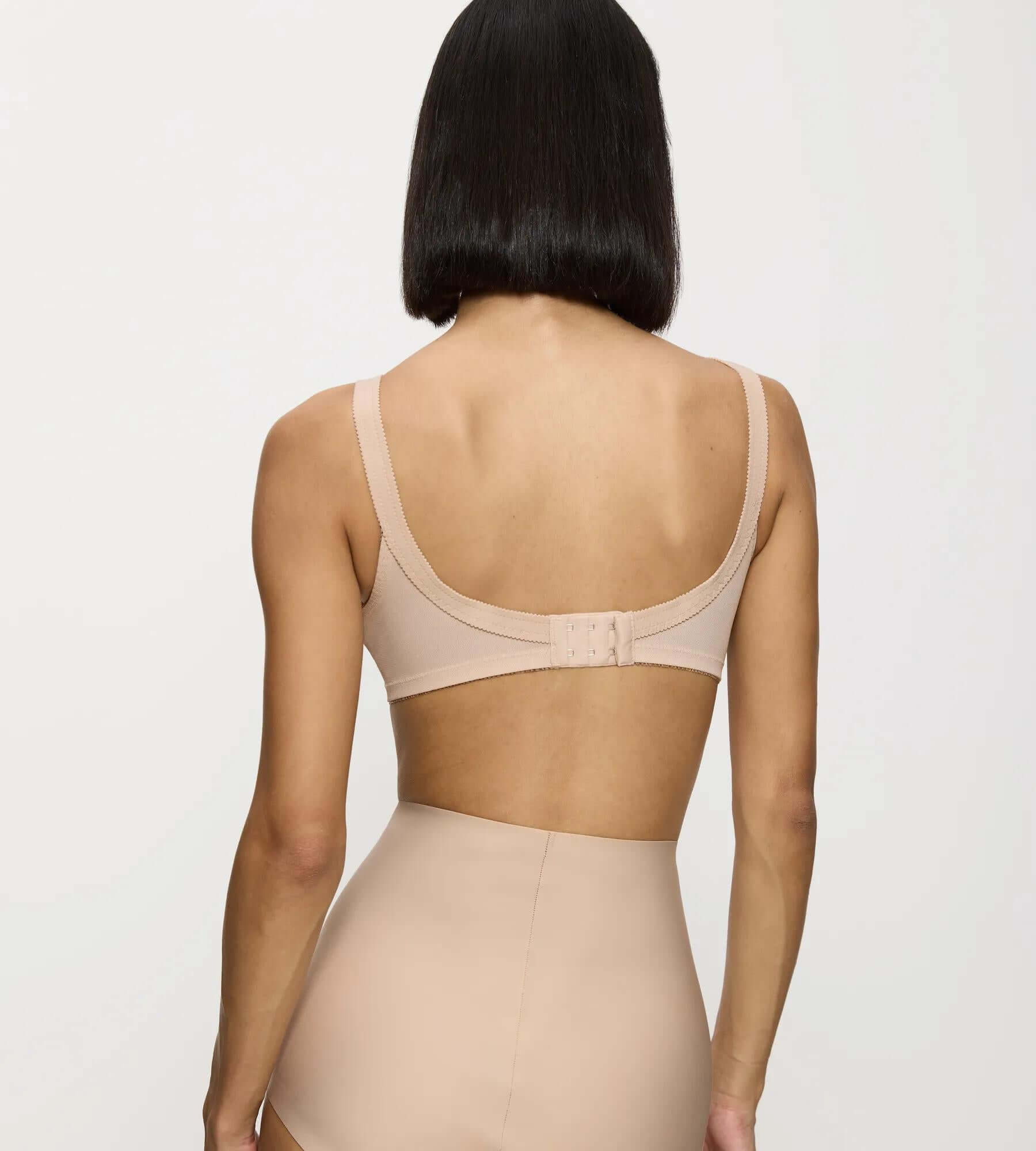 Doreen skin bra showcasing a smooth back design and comfortable fit, perfect for fuller busts.