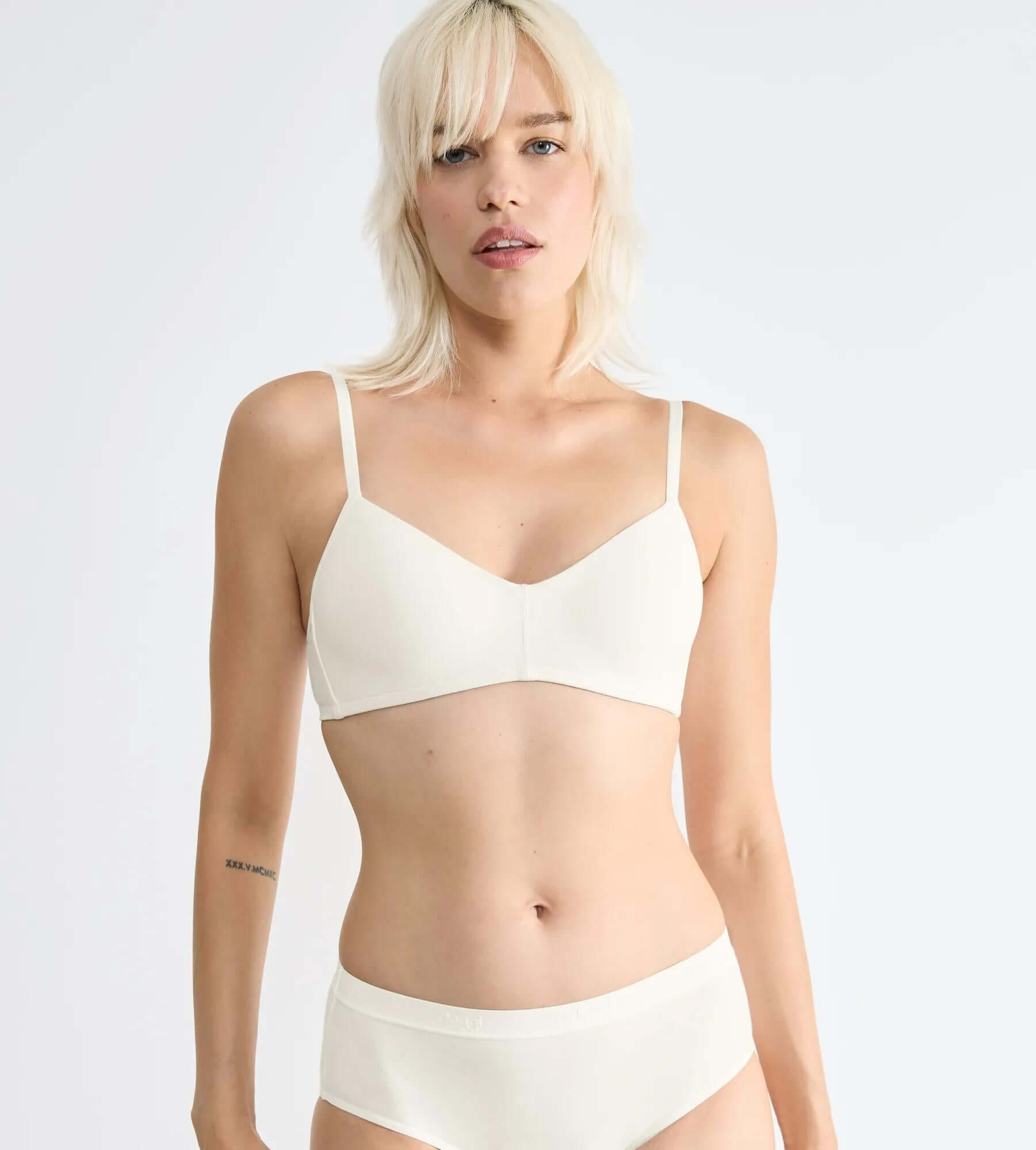 sloggi GO Casual Padded Bra in soft organic cotton, showcasing its modern sporty style and non-wired design.