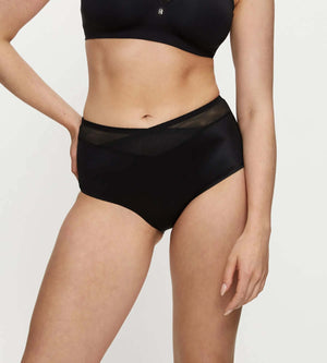 True Shape Sensation black maxi brief showcasing a seamless design for a perfect fit and defined silhouette.