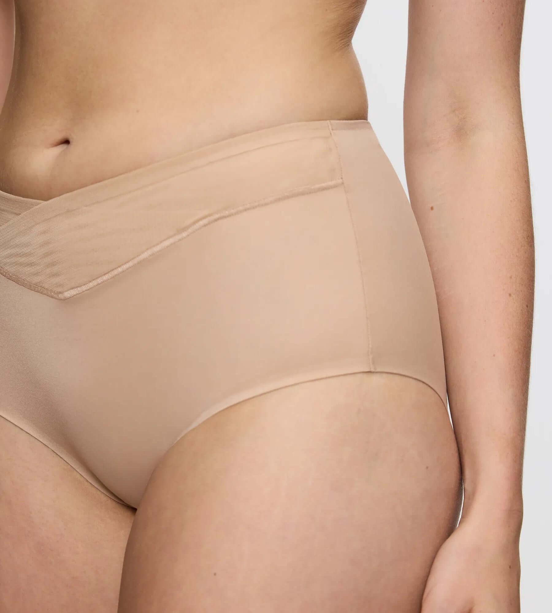 True Shape Sensation maxi brief showcasing seamless leg opening and high waist design for a defined silhouette.