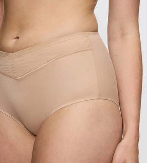 True Shape Sensation maxi brief showcasing seamless leg opening and high waist design for a defined silhouette.