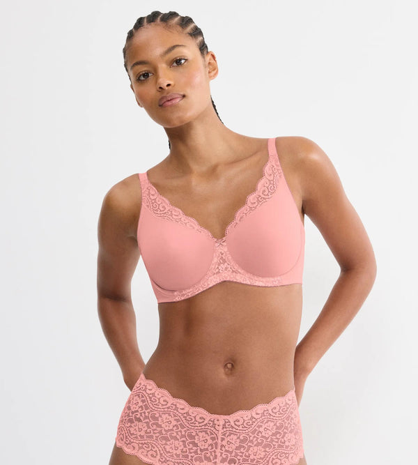 Triumph Amourette Lace Minimizer Underwire Bra