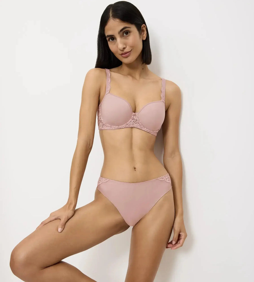 Amourette ergonomic bra and panty set in soft pink, designed for comfort and a flattering fit, showcasing modern scoop back style.
