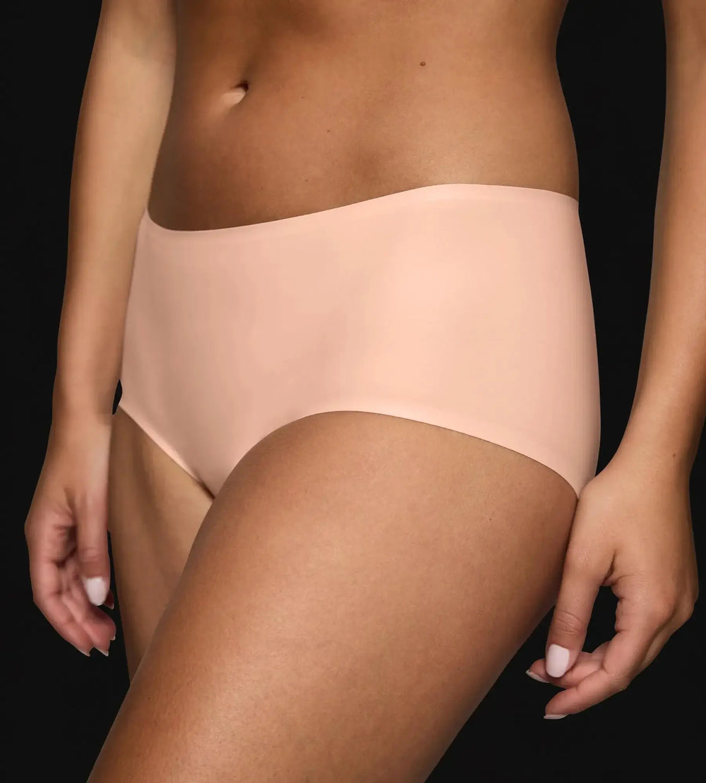 Body Make-Up Illusion curved shorts showcasing smooth, fitted design, perfect under tight clothing.