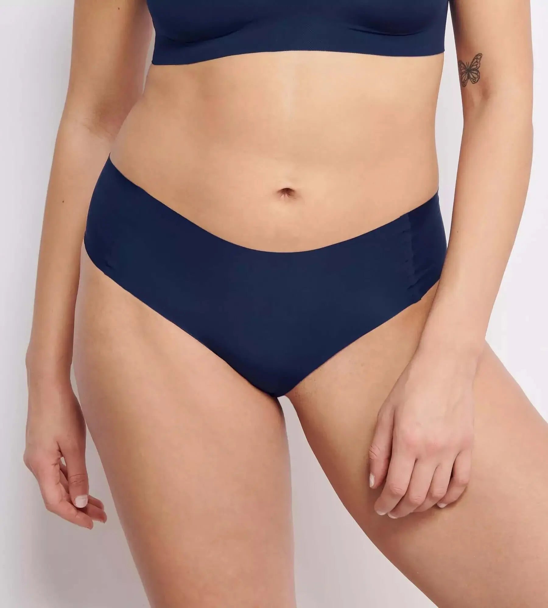 sloggi ZERO Feel Hipster Briefs in deep navy, seamless and super-soft for ultimate comfort.