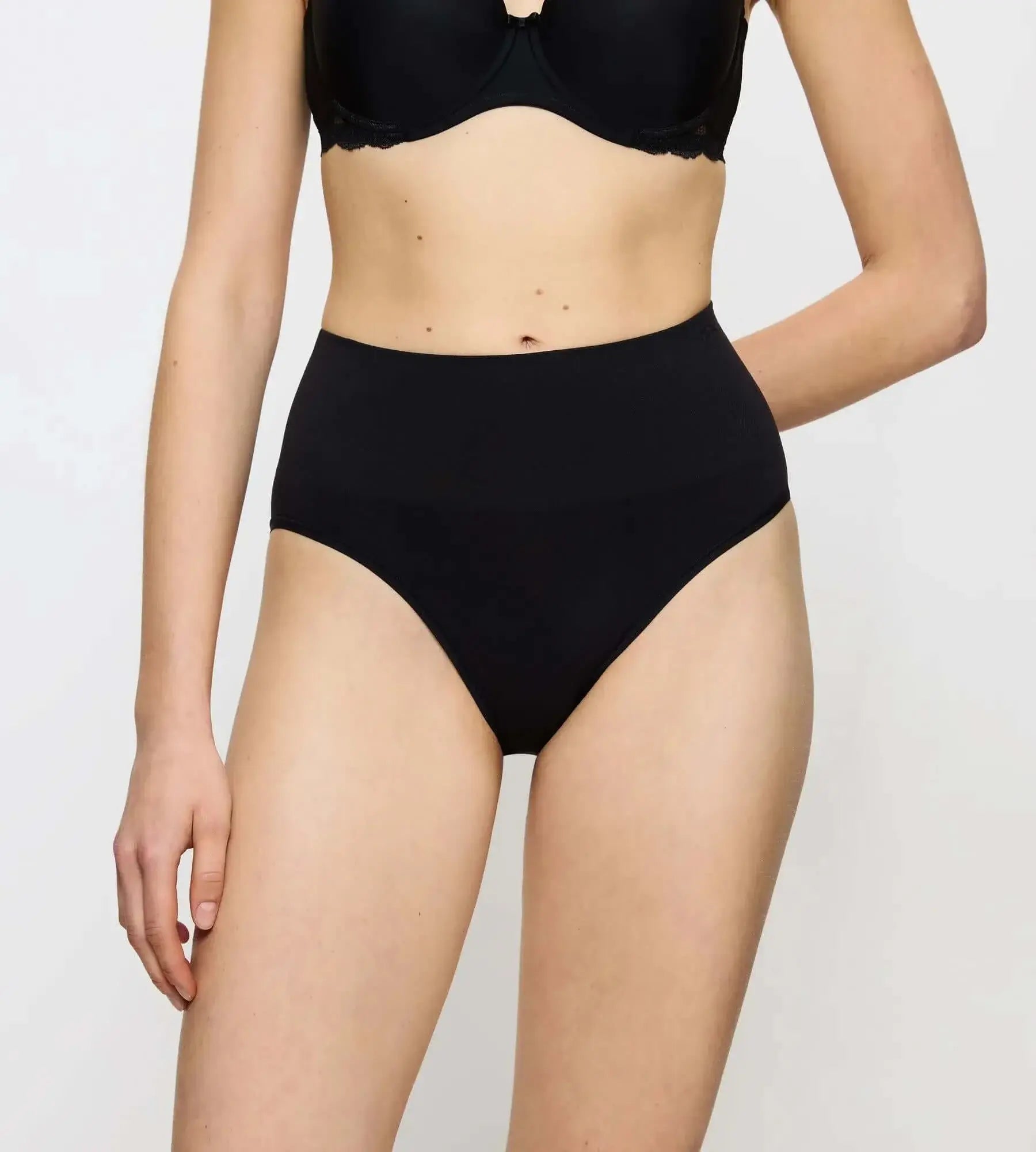 Triumph Soft Sculpt bandeau maxi briefs displayed on a model, showcasing smooth black fabric and medium belly support.