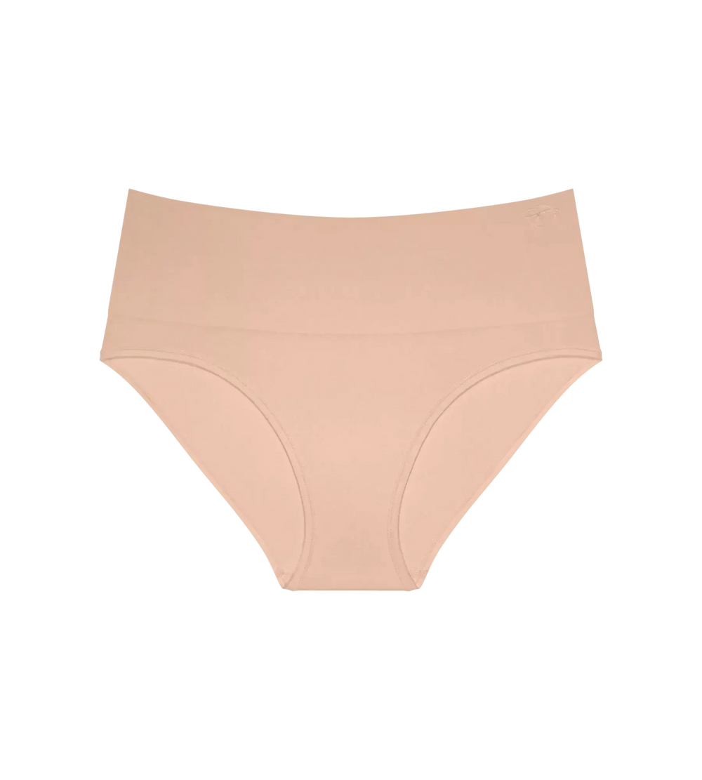 Triumph Soft Sculpt Bandeau Maxi briefs in nude color, featuring smooth, soft knit fabric and medium belly support.