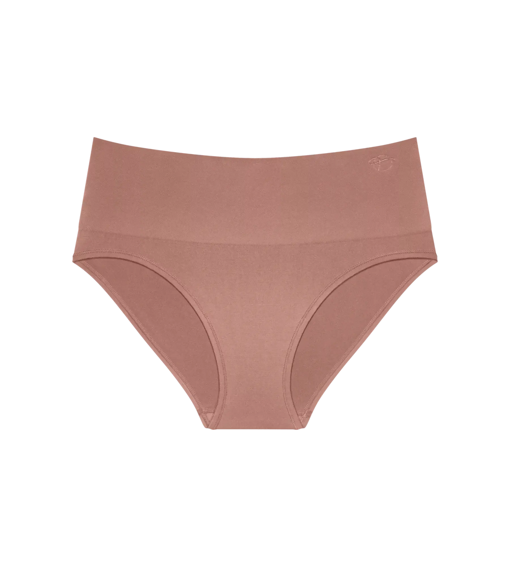 Triumph Soft Sculpt Bandeau Maxi briefs in soft knit fabric with a smooth finish and embossed logo.