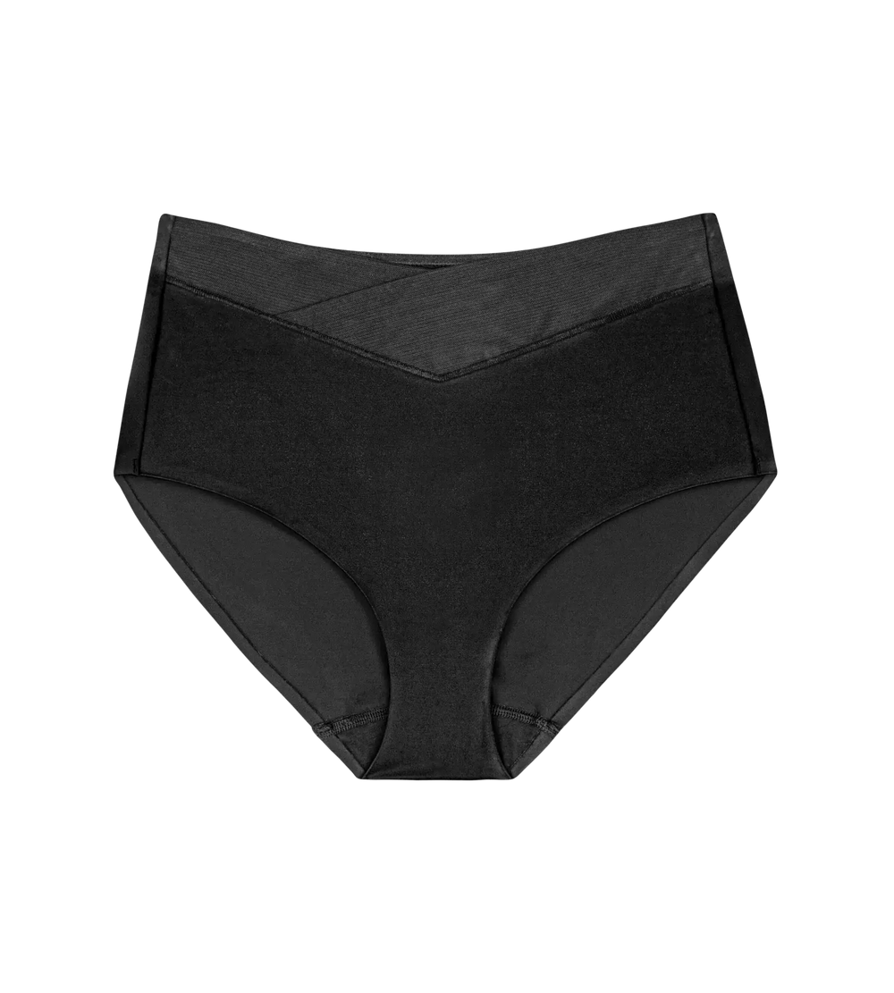 True Shape Sensation black maxi brief with high waist and seamless leg opening for a defined silhouette